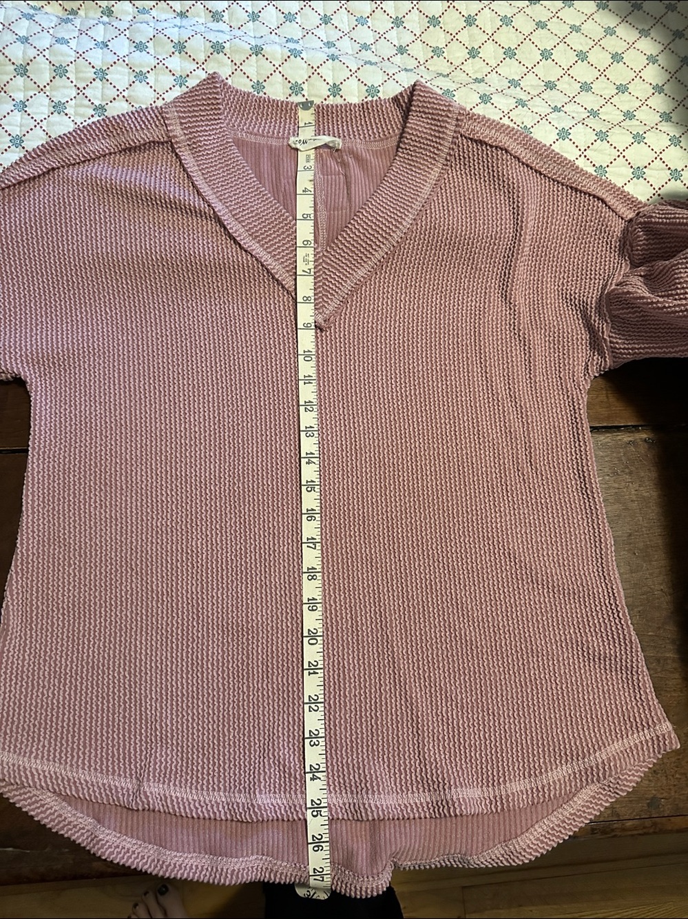 New In Boho Waffle Knit V-Neck Lantern Sleeve Sweater - Mauve, Size S - Picture 10 of 13